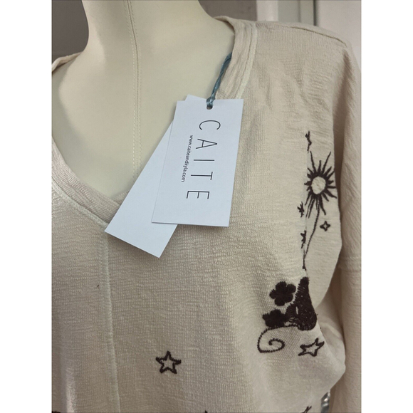 distressed embossed top by caite - Picture 4 of 14